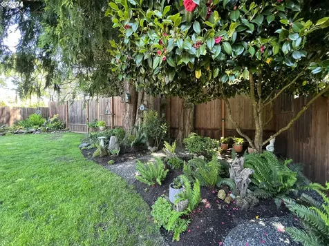 920 N Collier Street Coquille OR 97423