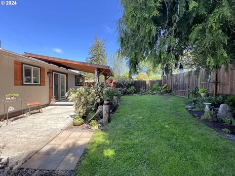 920 N Collier Street Coquille OR 97423