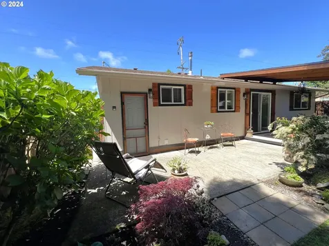 920 N Collier Street Coquille OR 97423