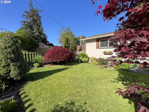 920 N Collier Street Coquille OR 97423