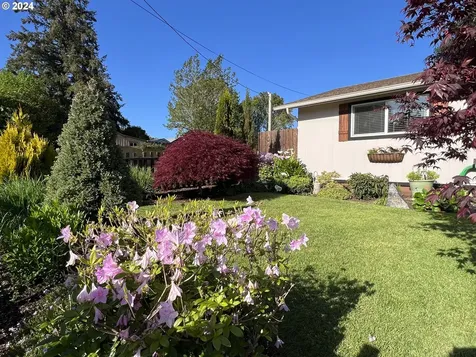 920 N Collier Street Coquille OR 97423