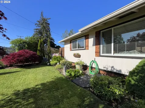 920 N Collier Street Coquille OR 97423