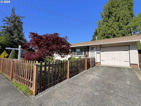 920 N Collier Street Coquille OR 97423