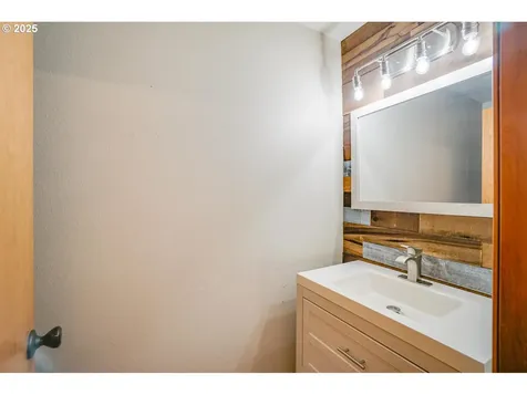 16512 NE 32nd Street Vancouver WA 98682