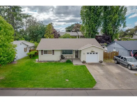763 Oregon Way Woodburn OR 97071