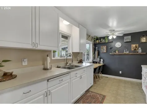 763 Oregon Way Woodburn OR 97071