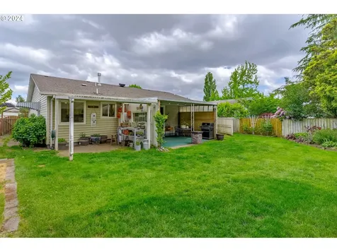 763 Oregon Way Woodburn OR 97071