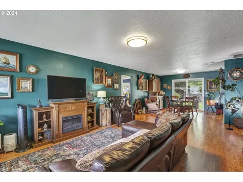 763 Oregon Way Woodburn OR 97071