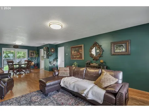 763 Oregon Way Woodburn OR 97071