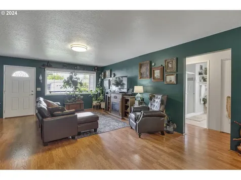 763 Oregon Way Woodburn OR 97071