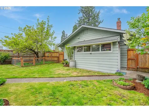 8908 NE Wygant Street Portland OR 97220