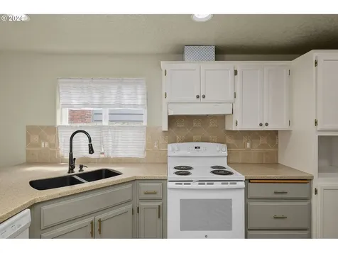 5278 NE 46th Place Portland OR 97218