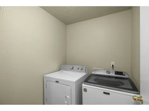 5278 NE 46th Place Portland OR 97218