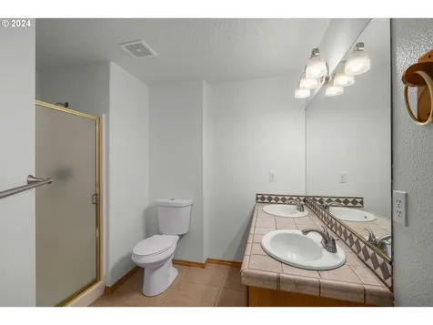 5278 NE 46th Place Portland OR 97218