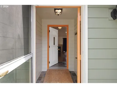 5278 NE 46th Place Portland OR 97218