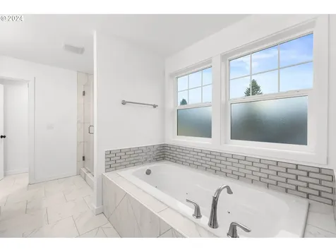 5811 Ne 42nd Court Vancouver WA 98661