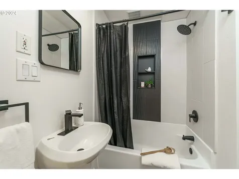 7680 SW Canyon Drive Portland OR 97225