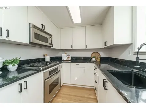 7680 SW Canyon Drive Portland OR 97225