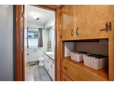1860 SE 104th Avenue Portland OR 97216