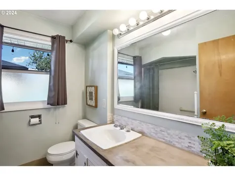 1860 SE 104th Avenue Portland OR 97216