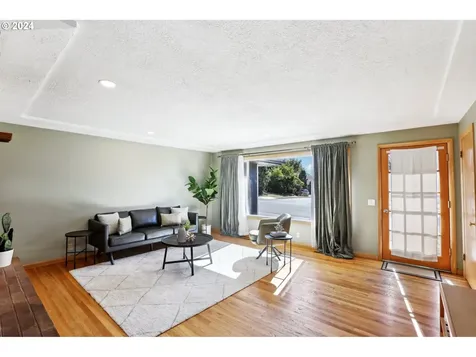 1860 SE 104th Avenue Portland OR 97216