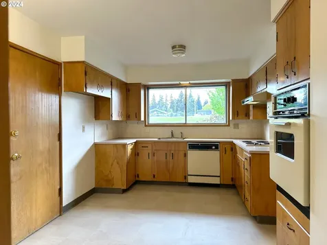 14045 Ne Sacramento Street Portland OR 97230