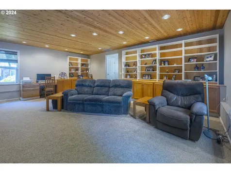 1756 NE Yaquina Heights Drive Newport OR 97365
