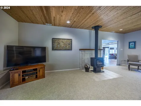 1756 NE Yaquina Heights Drive Newport OR 97365