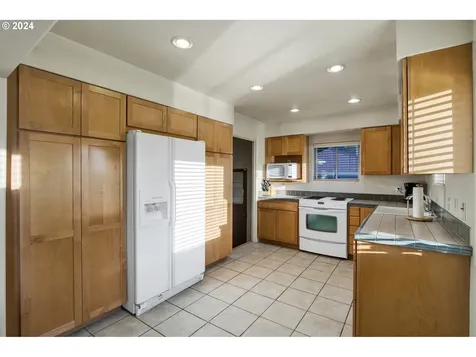 1698 Ne 137th Avenue Portland OR 97230