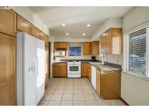 1698 Ne 137th Avenue Portland OR 97230