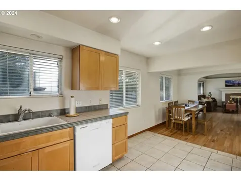 1698 Ne 137th Avenue Portland OR 97230