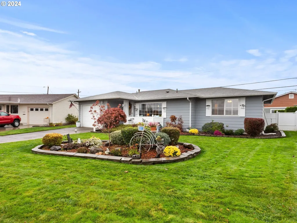 1474 Country Club Circle Woodburn OR 97071