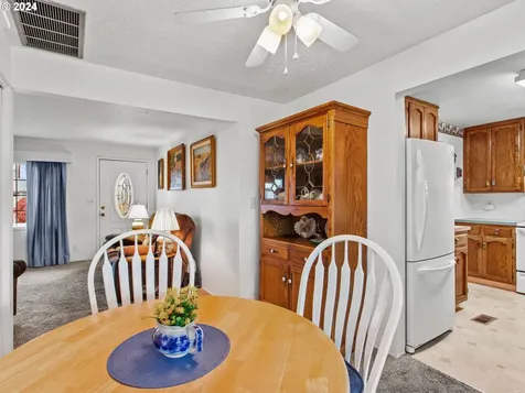 1474 Country Club Circle Woodburn OR 97071