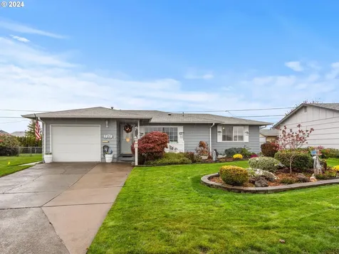 1474 Country Club Circle Woodburn OR 97071