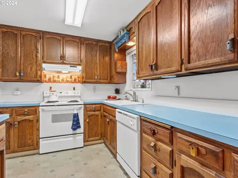 1474 Country Club Circle Woodburn OR 97071