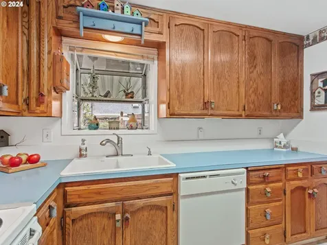 1474 Country Club Circle Woodburn OR 97071