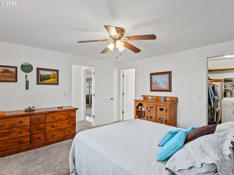 1474 Country Club Circle Woodburn OR 97071