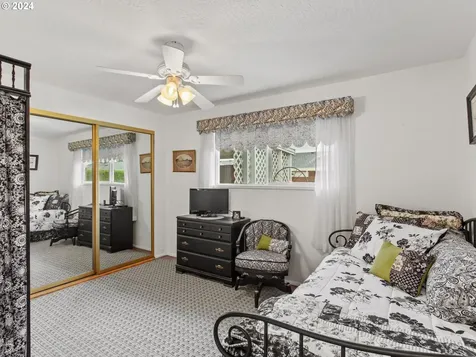 1474 Country Club Circle Woodburn OR 97071