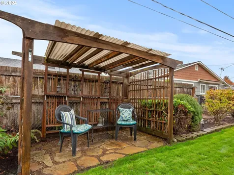 1474 Country Club Circle Woodburn OR 97071
