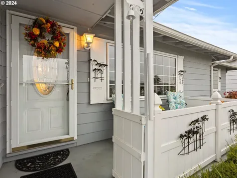 1474 Country Club Circle Woodburn OR 97071