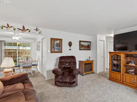 1474 Country Club Circle Woodburn OR 97071
