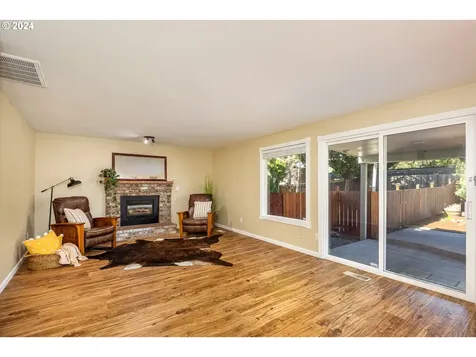 4548 Glacier Street Springfield OR 97478