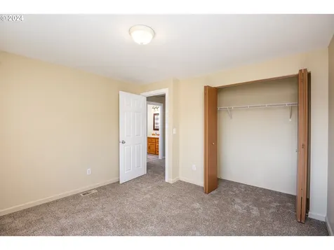4548 Glacier Street Springfield OR 97478