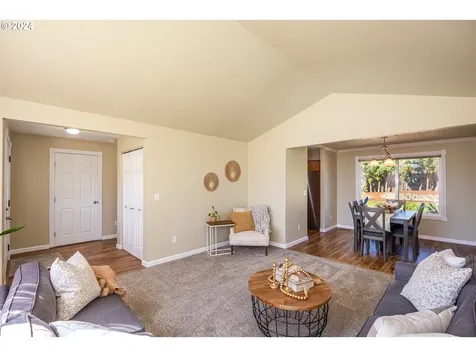 4548 Glacier Street Springfield OR 97478