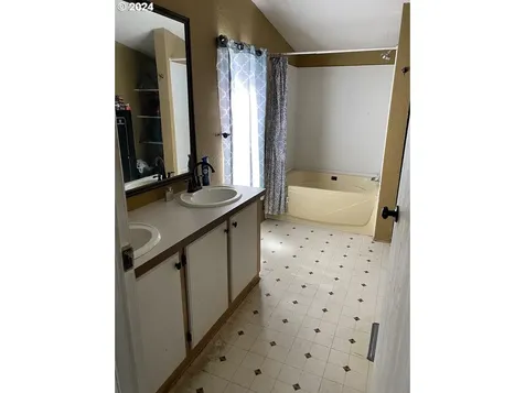 542 E Central Avenue Sutherlin OR 97479