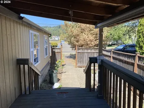 542 E Central Avenue Sutherlin OR 97479