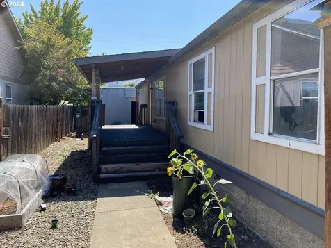 542 E Central Avenue Sutherlin OR 97479
