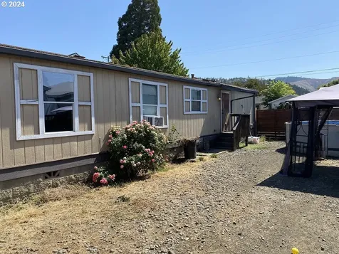 542 E Central Avenue Sutherlin OR 97479