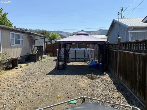 542 E Central Avenue Sutherlin OR 97479