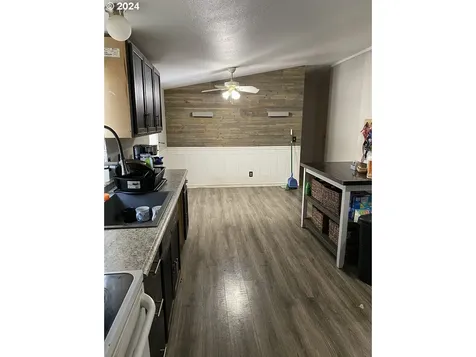 542 E Central Avenue Sutherlin OR 97479
